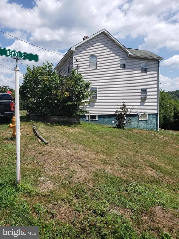 410 WILKES ST, Berkeley Springs, WV 25411