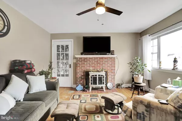 1378 VALLEY RD, Berkeley Springs, WV 25411