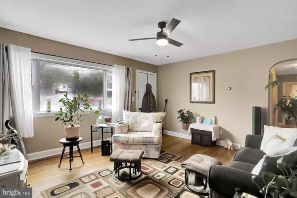 1378 VALLEY RD, Berkeley Springs, WV 25411