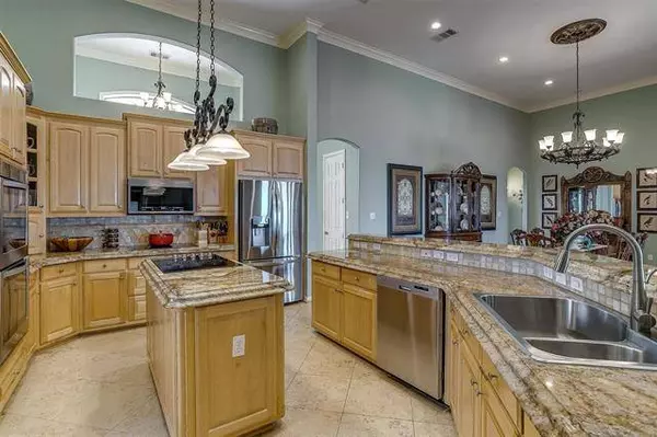 8801 Summit Point Court, Fort Worth, TX 76179