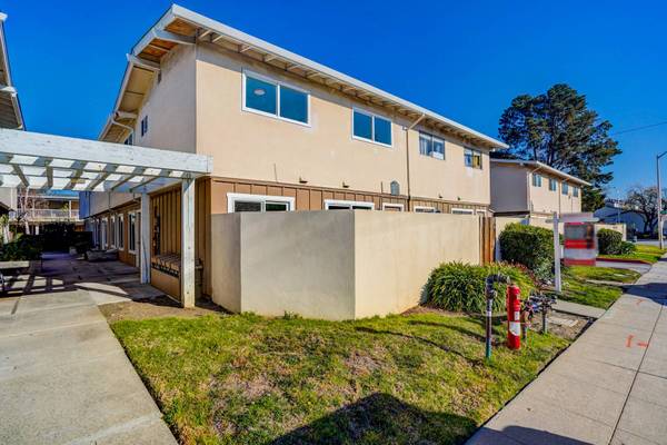 3377 La Selva St #A, San Mateo, CA 94403