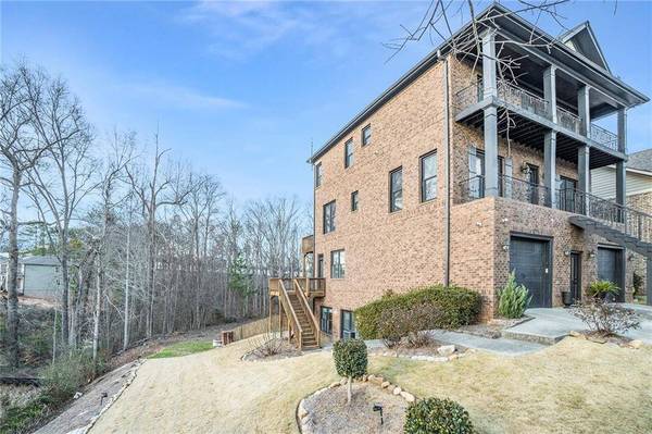 4426 Latvia LN, Hoschton, GA 30548