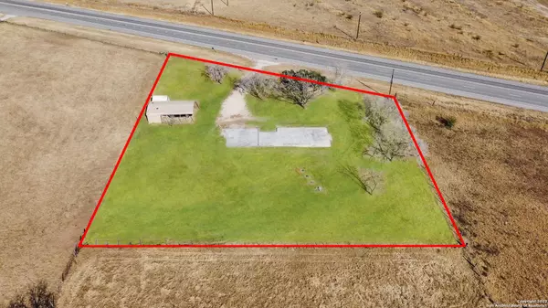 11903 State Highway 123, Falls City, TX 78113