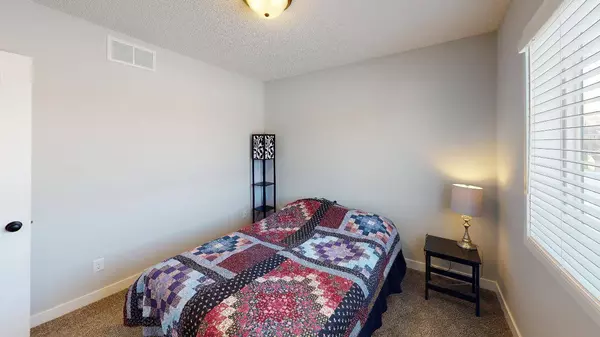 1334 18th AVE SE, Cambridge, MN 55008