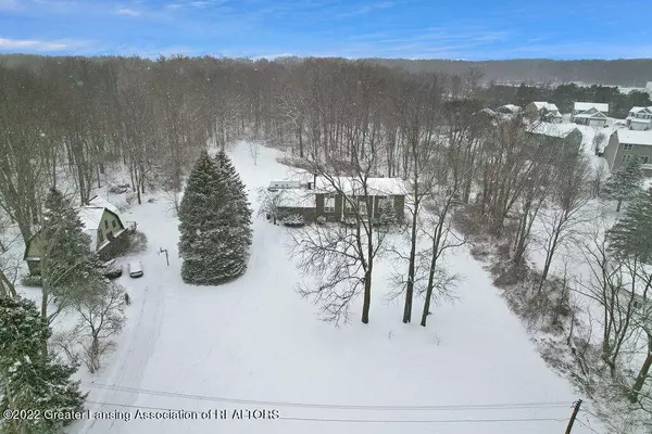 2995 Pine Tree Road, Lansing, MI 48911