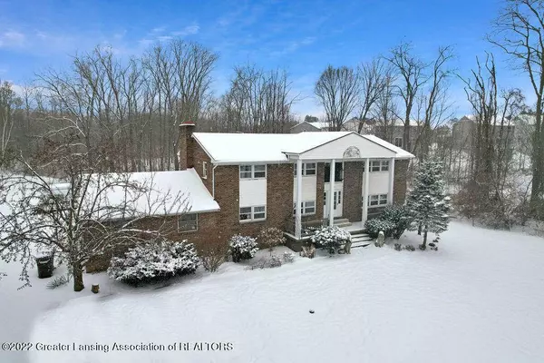 2995 Pine Tree Road, Lansing, MI 48911