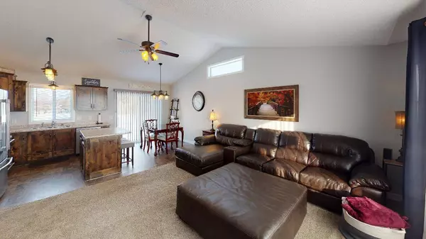 1334 18th AVE SE, Cambridge, MN 55008