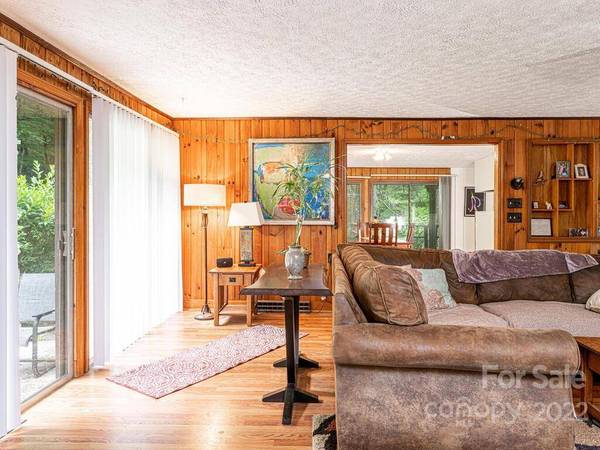 225 N Bearwallow RD, Fletcher, NC 28732