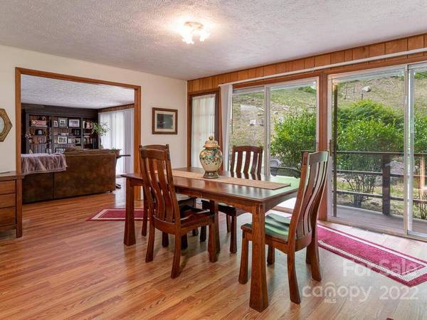 225 N Bearwallow RD, Fletcher, NC 28732