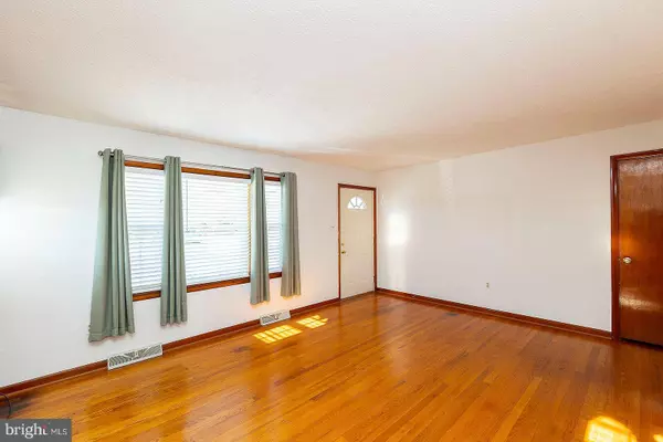 108 MILAM DR, Winchester, VA 22602