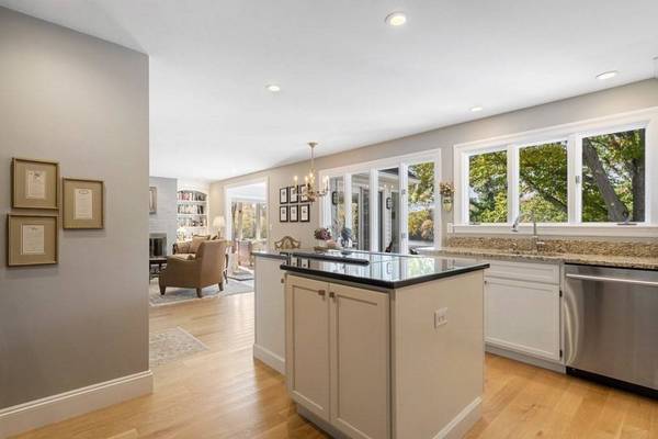 25 Crest Road, Framingham, MA 01702