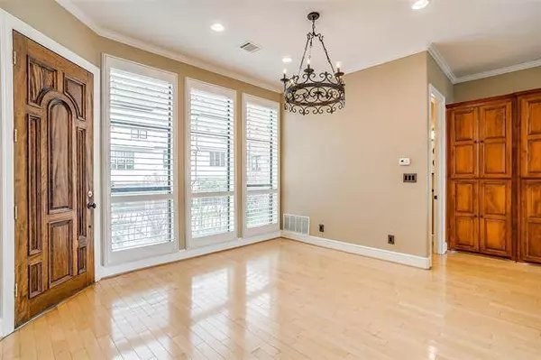 418 Mills Street, Fort Worth, TX 76102