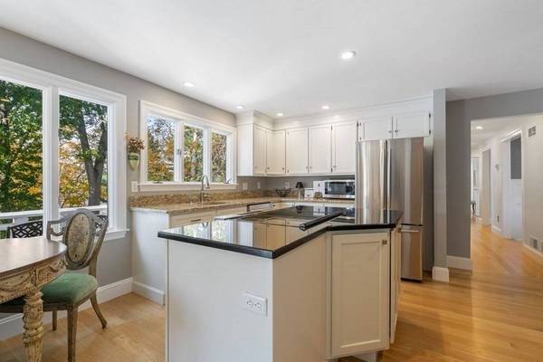 25 Crest Road, Framingham, MA 01702