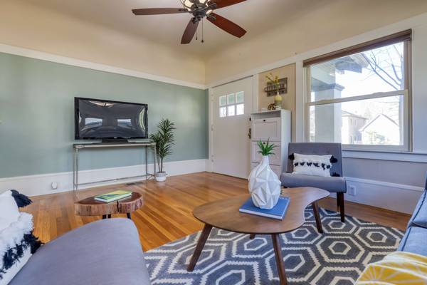 2107 24th St, Sacramento, CA 95818