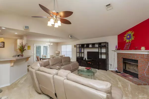 127 Arapaho Trl, Crestview, FL 32536