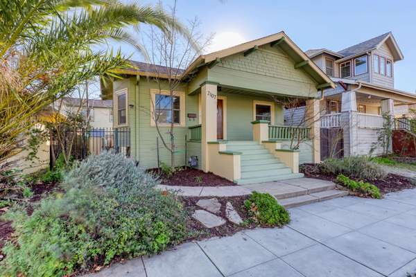 2107 24th St, Sacramento, CA 95818