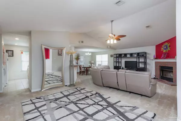 127 Arapaho Trl, Crestview, FL 32536