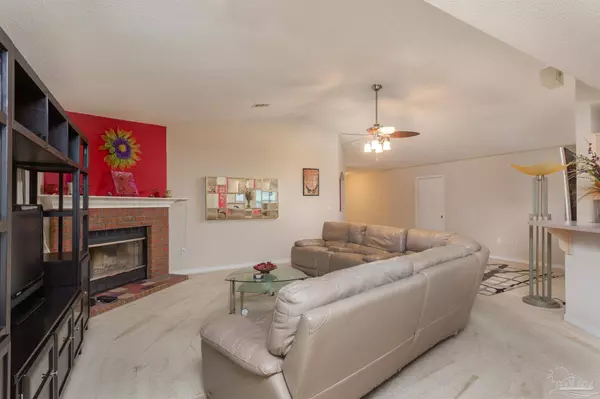 127 Arapaho Trl, Crestview, FL 32536