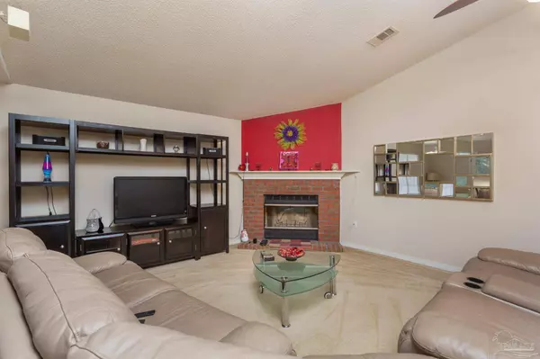 127 Arapaho Trl, Crestview, FL 32536