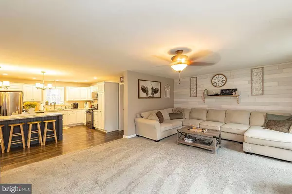 285 CROCKETT HILL LN, Cross Junction, VA 22625