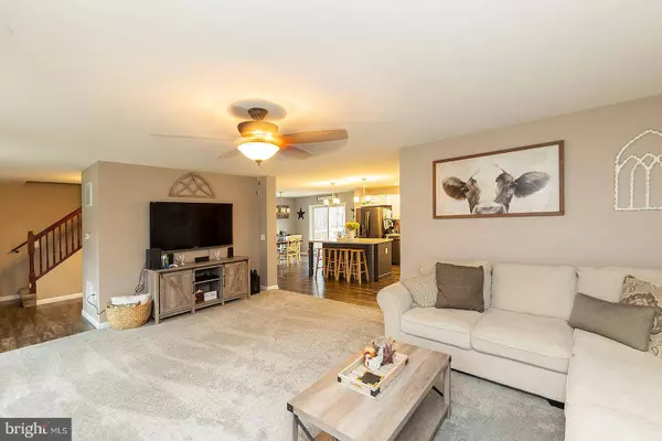 285 CROCKETT HILL LN, Cross Junction, VA 22625