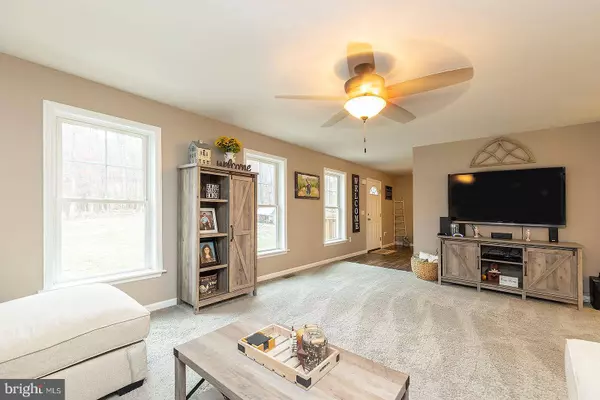 285 CROCKETT HILL LN, Cross Junction, VA 22625