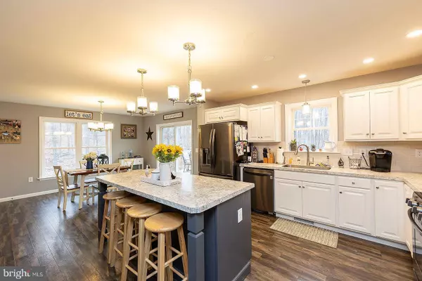 285 CROCKETT HILL LN, Cross Junction, VA 22625