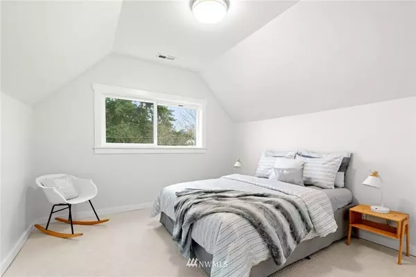 218 15th AVE, Seattle, WA 98122