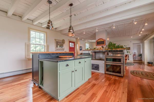 213 High Street, Belfast, ME 04915