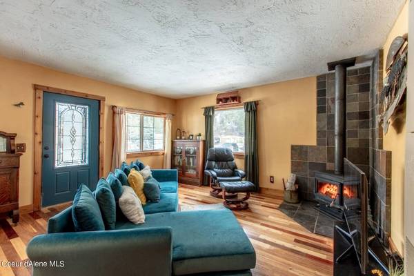 43 Barker Lp, Pinehurst, ID 83850