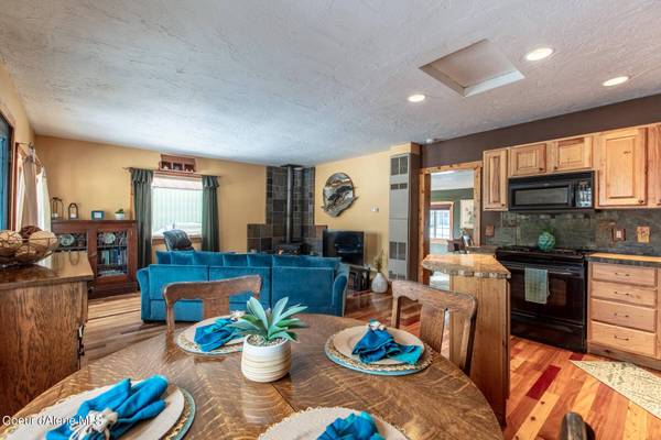 43 Barker Lp, Pinehurst, ID 83850