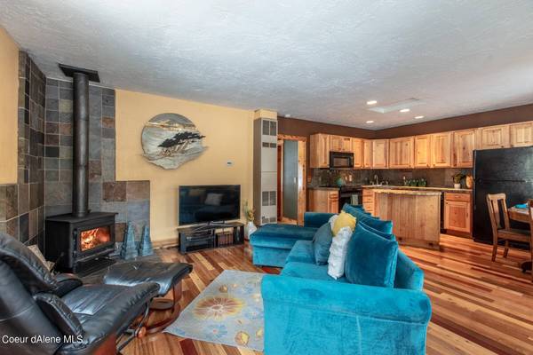 43 Barker Lp, Pinehurst, ID 83850