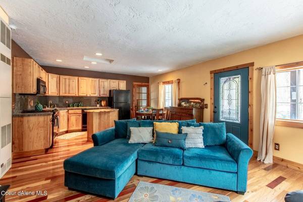 43 Barker Lp, Pinehurst, ID 83850