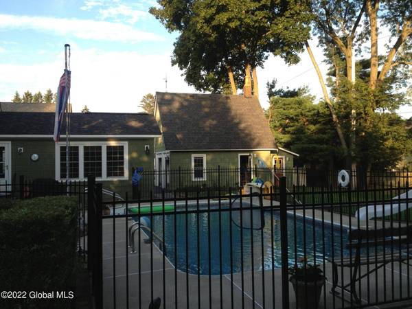 20 S Park  DR, Gloversville, NY 12078