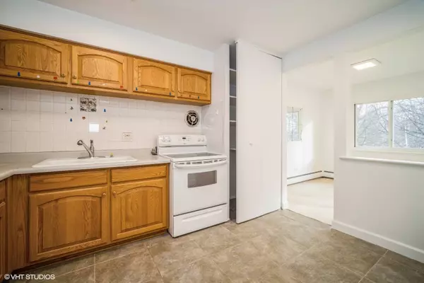 1106 N Dale AVE #2F, Arlington Heights, IL 60004