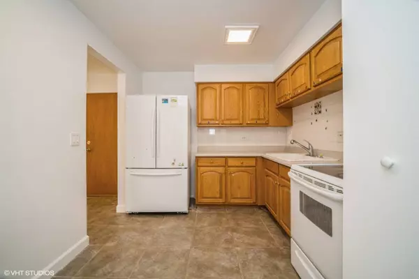 1106 N Dale AVE #2F, Arlington Heights, IL 60004