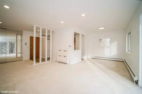 1106 N Dale AVE #2F, Arlington Heights, IL 60004