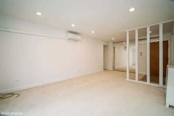 1106 N Dale AVE #2F, Arlington Heights, IL 60004