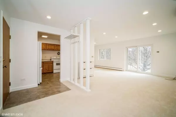 1106 N Dale AVE #2F, Arlington Heights, IL 60004