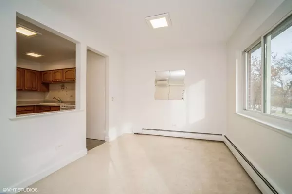 1106 N Dale AVE #2F, Arlington Heights, IL 60004