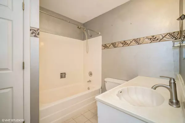 1106 N Dale AVE #2F, Arlington Heights, IL 60004