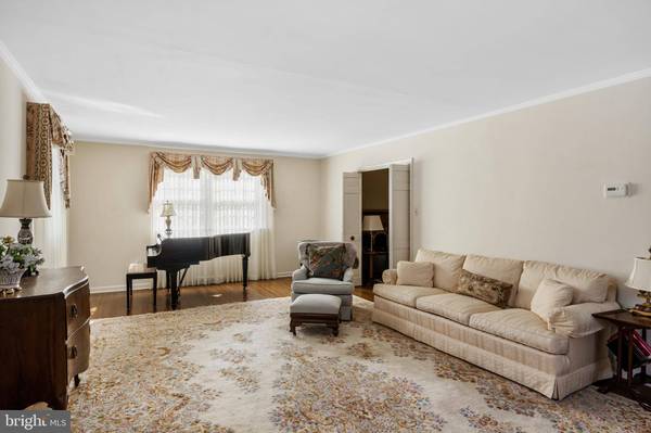 1000 RIVERTON RD, Moorestown, NJ 08057