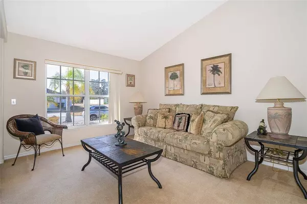 437 GRAND RESERVE DR, Davenport, FL 33837