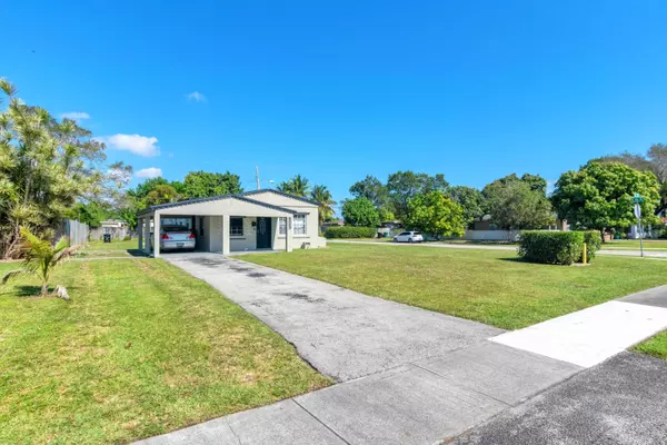 1595 NE 174 St, North Miami Beach, FL 33162