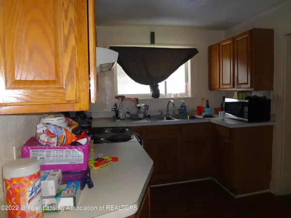 616 Bluff Street, Lansing, MI 48906