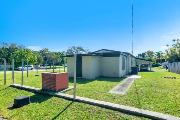 1595 NE 174 St, North Miami Beach, FL 33162