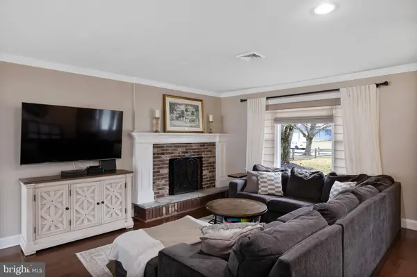 6 GLOUCESTER CT, Mount Holly, NJ 08060