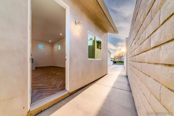 1418 Santa Anita, Oceanside, CA 92058