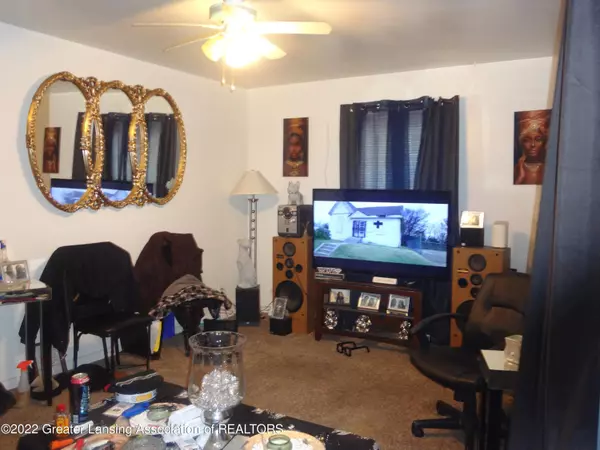 902 W Lapeer Street, Lansing, MI 48915