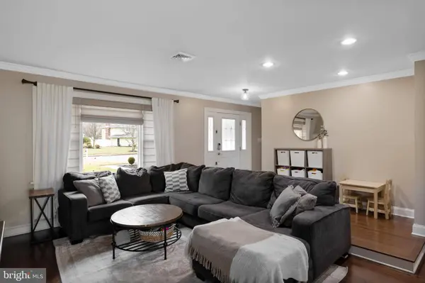 6 GLOUCESTER CT, Mount Holly, NJ 08060